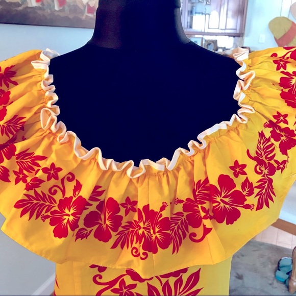 Hawaiian Wedding Dress, Vintage - Picture 8 of 10